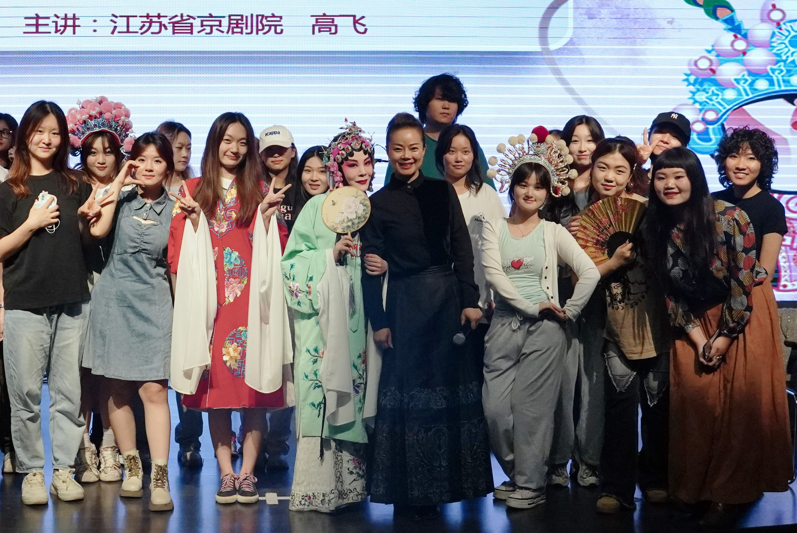 流行音乐学院举办“传承国粹艺术 弘扬民族文化”专题讲座